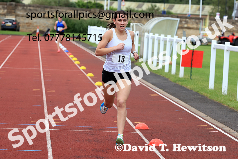 Girls 1500 metres, 2025 Northumberland Schools Track and Fields, Wentworth, Hexham. Photo: David T. Hewitson/Sports for All Pics